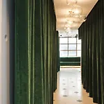 Parister Piscine & Hotel 5*