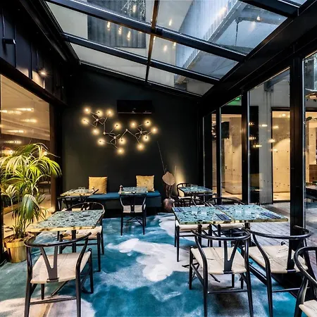 Hotel Parister Piscine & Paris