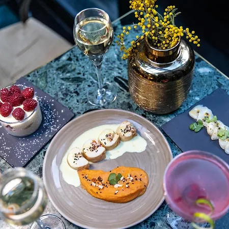 Parister Piscine & Hotel Parijs