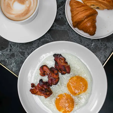 Hotel Parister Piscine & 5*