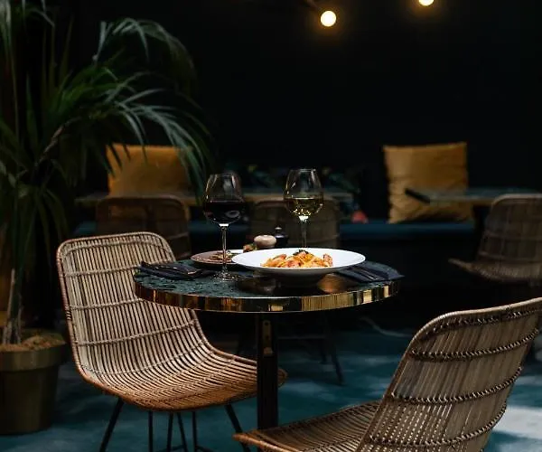 Parister Piscine & Hotel 5*