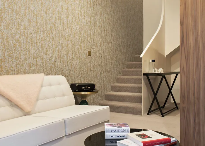 Hotel Parister Piscine & Paris