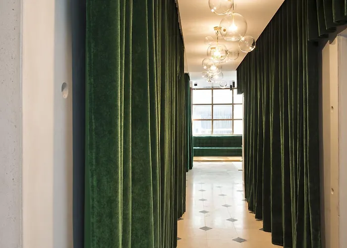 Parister Piscine & Hotel 5*