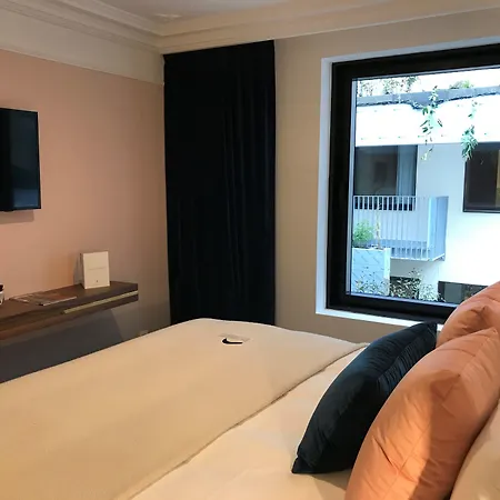 Parister Piscine & 5* Paris