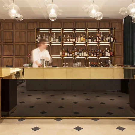 Hotell Parister Piscine &